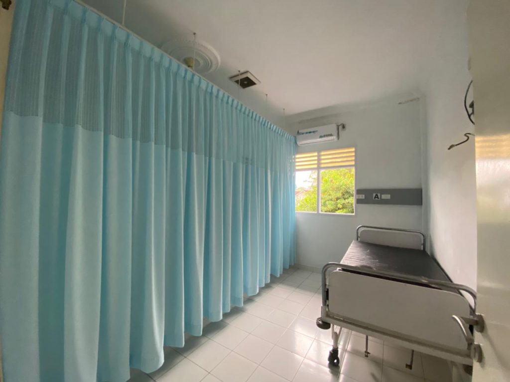 tirai rumah sakit